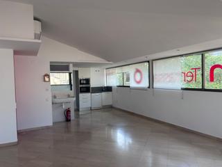 Lloguer Local Comercial  Plaça vella. Local diáfano de 54m² con vistas a la plaça vella