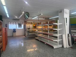 Location Local commercial  Carrer de la creu gran. Local diáfano de 162 m² en el centro de terrassa
