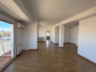 Lloguer Pis  Carrer cremat n°20... Piso con terrazza en carrer cremat