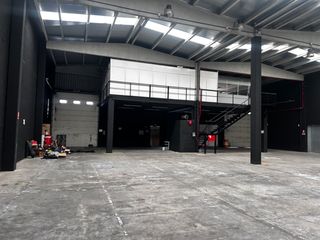 Lloguer Nau industrial  Carrer de l'ebre. Nave industrial en alquiler en can palet – 840 m² diáfanos con p