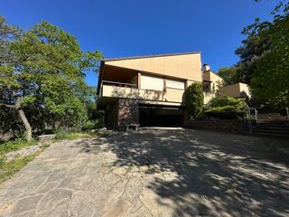 Maison  Carrer dels pinatells. Casa en matadepera con gran parcela, entorno natural, amplitud y