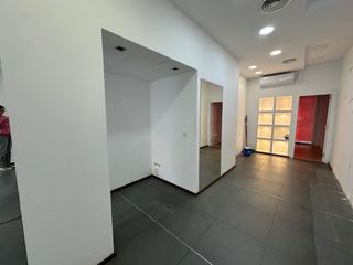 Local Comercial en Carrer Cremat