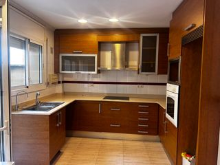 Pis  Carrer dantoninus pius. Casa en venta con patio de 65 m² y terraza – espacio y confort p