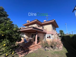 Xalet  Carrer del gira-sol. Espectacular chalet independiente de 456 m� con jard�n y 7 habit