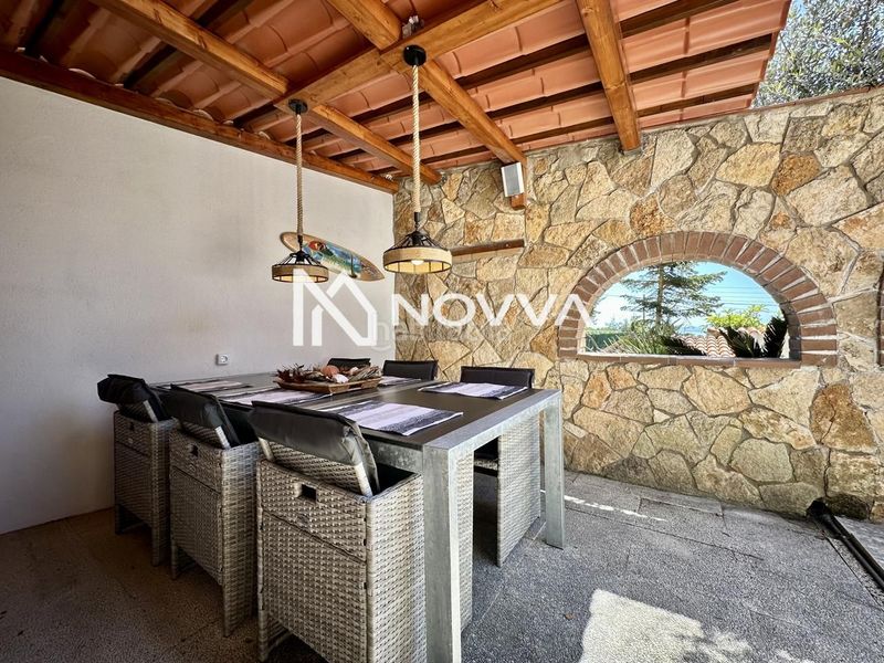 Foto 05cd08d3-dc33-45ab-ba2a-3ad2dd91fd84. Casa amb piscina a Canyelles Lloret de Mar