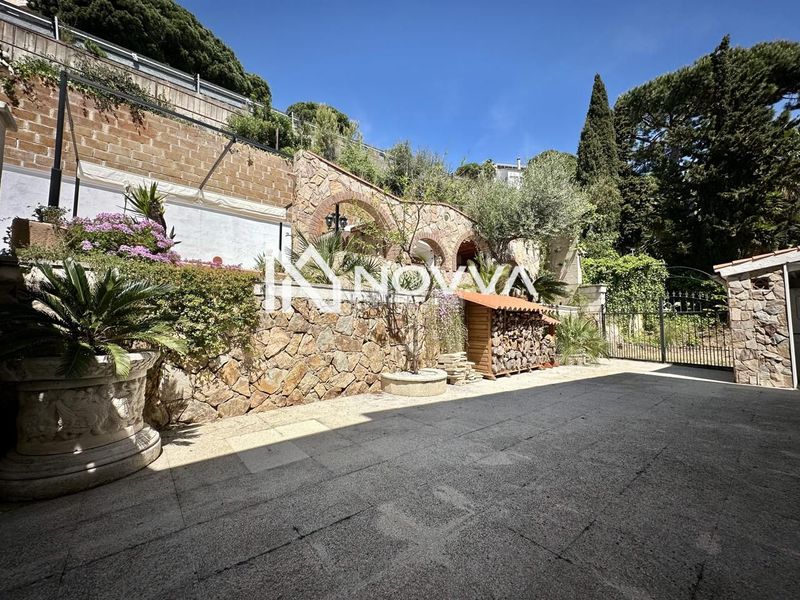 Foto 13dbc7b1-769a-4280-8e14-239626dc2be0. Casa amb piscina a Canyelles Lloret de Mar