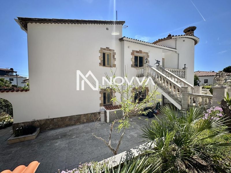 Foto 15775b99-cada-4e2f-a389-8921aff3fee7. Casa amb piscina a Canyelles Lloret de Mar