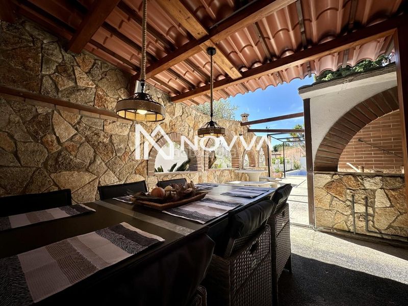 Foto 282ca404-36e5-47d1-8b0c-93d27ce6ed23. Casa amb piscina a Canyelles Lloret de Mar