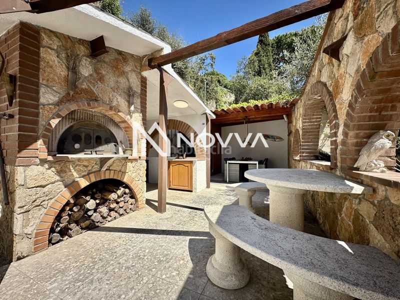 Foto ba201fc2-a3d8-4bec-8f0c-f6bd5f37906c. Casa amb piscina a Canyelles Lloret de Mar