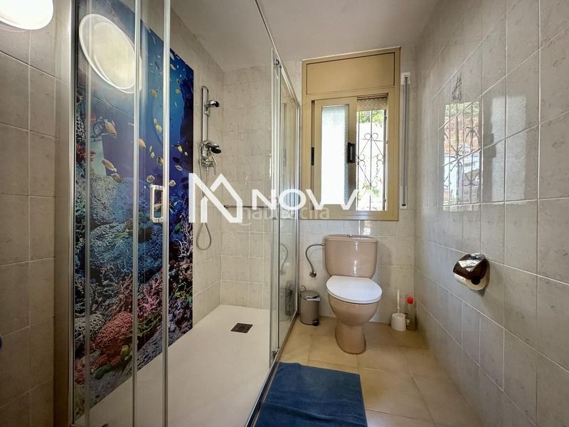 Foto bed1cfe8-9f4a-4c80-966b-6b69075e75cc. Casa amb piscina a Canyelles Lloret de Mar