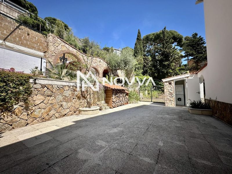 Foto e1b2df54-3af3-4e7b-8061-a98c452f3fbf. Casa amb piscina a Canyelles Lloret de Mar