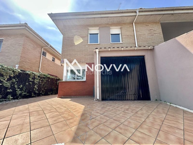 Foto dafbc366-8a00-4c10-84ed-c30520b85a1e. Casa amb piscina a Tordera Tordera