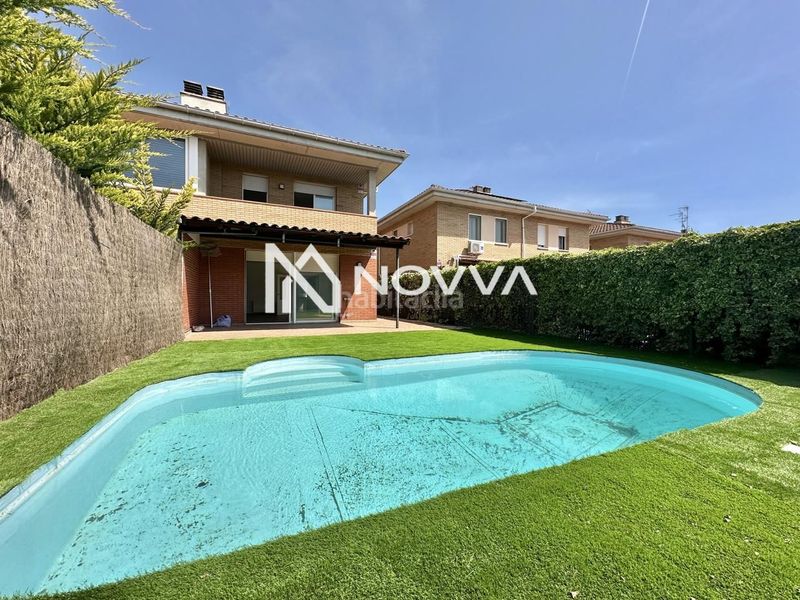 Foto e6712686-cd95-4e6b-8641-c2ef748d31c8. Casa amb piscina a Tordera Tordera