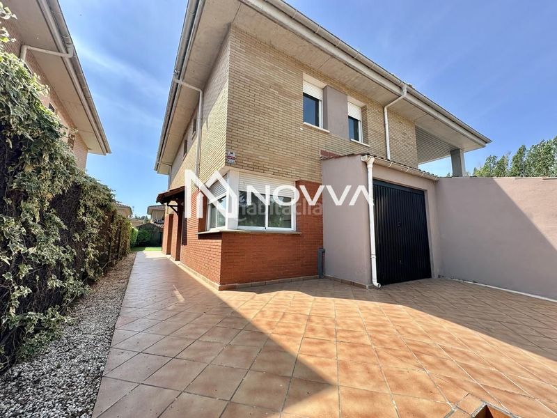 Foto f823e380-a1ee-44e3-b17e-6cbc8f1e5b5f. Casa amb piscina a Tordera Tordera