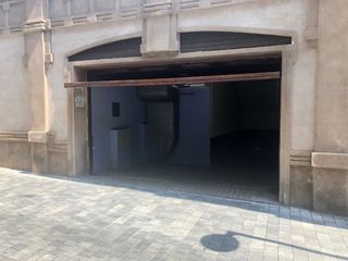 Rent Car parking in Carrer de mont-roig 20