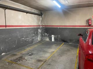 Car parking in Carrer de tamarit 106