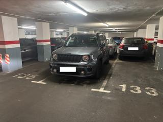 Parking voiture à Carrer de provença 84. Plaza mediana muy facil acceso.