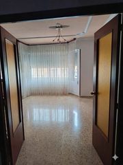 Casa  Ausias march (d'). Local comercial y vivienda unifamiliar independiente