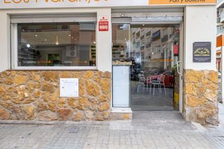 Local Comercial en Carrer naranjo  31. Venta  de cafeter�a y fruter�a en pleno funcionamiento
