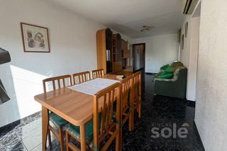 Piso  Carrer de ruperto chapí. Piso luminoso de 82 m² con balcón y posibilidad de 4 habitacione
