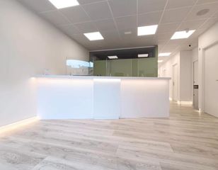 Lloguer Local Comercial  Carrer sant just. ? centro médico listo para operar en alquiler | santa coloma de