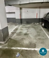 Aparcament cotxe a Rúa Mellid 15