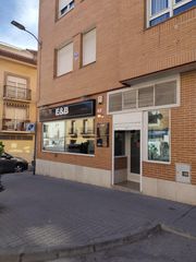 Business premise en Avenida av. venerable madre antonia de la misericordia 1. En venta local comercial y peluquer�a, barber�a, u�as y masajes