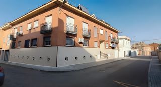 Pis en Cuevas-Ilustraci�n. Piso con garaje en el centro de ciempozuelos  listo para entrar
