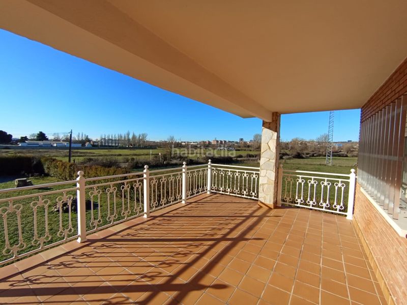 Foto d9f2e443-d7e1-4b4b-93ef-62d23fc858e3. Casa a Villaquilambre