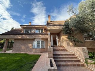 Chalet  Calle abedul. Chalet independiente reformado en villaviciosa de od�n