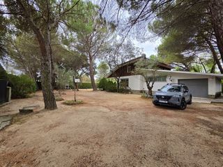 Xalet  Calle santa isabel. Chalet independiente en venta en guadarrama con piscina, gran pa