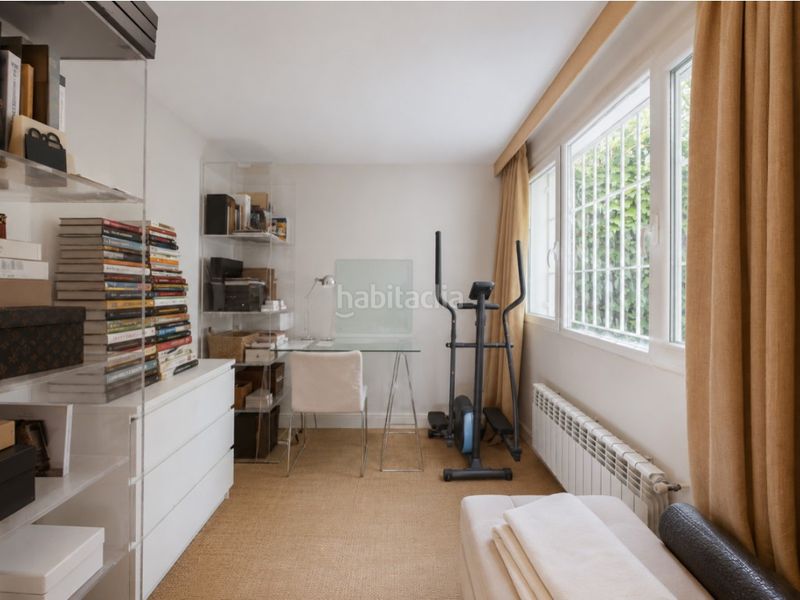 Foto 82bd82b1-9dfc-423b-a01b-9734875f8f66. Casa adossada amb aparcament a El Viso Madrid