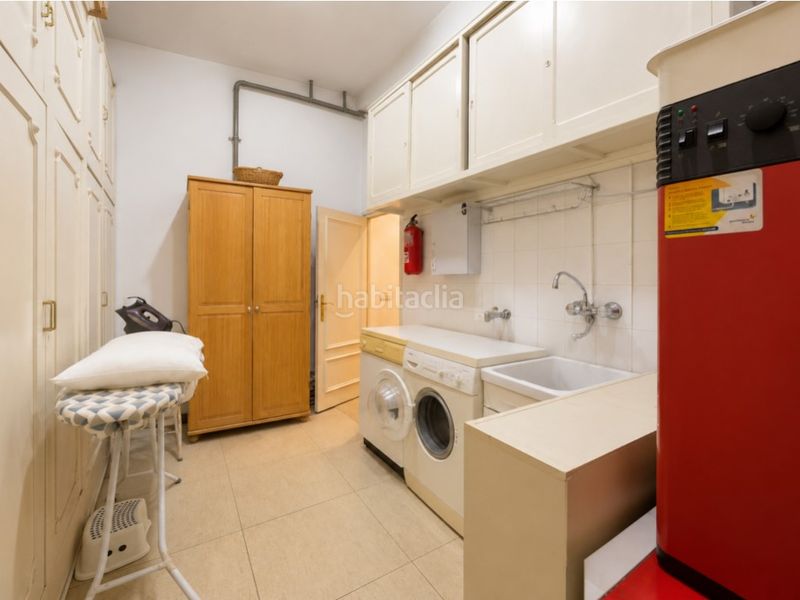 Foto 83a3c152-bef7-4ea4-a12b-8f1107c9254c. Casa adossada amb aparcament a El Viso Madrid