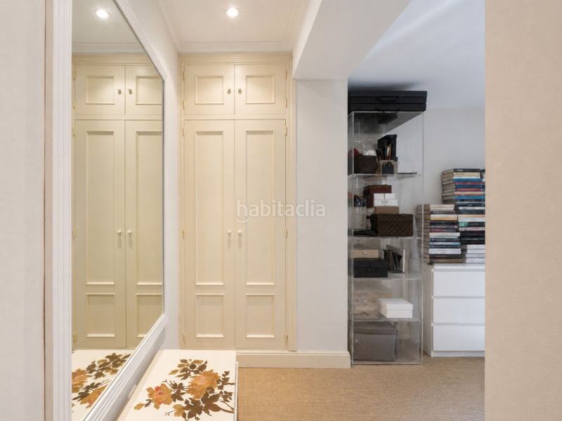 Foto c79bc18f-8360-49aa-99b7-33bd62db2f3f. Casa adossada amb aparcament a El Viso Madrid