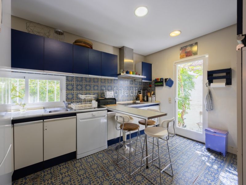 Foto d826b762-fa1a-4a18-8f5a-360823378615. Casa adossada amb aparcament a El Viso Madrid