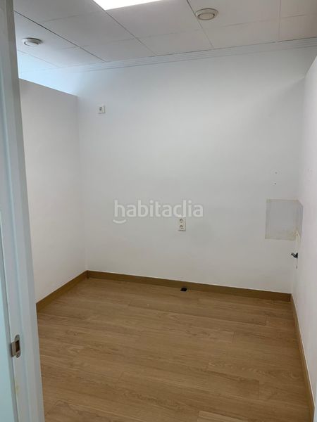 Foto a806ddbd-2a99-47af-8ffb-7cafe0a6f754. Alquiler local comercial en calle emigrante 3 ?? local comercial reformado en San Antón | 60 m² | 3 despachos | listo para entrar en Murcia