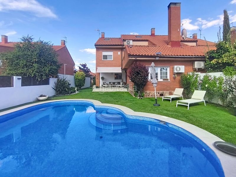 Foto 7bb8dd7b-8beb-426d-bce9-7998cdd1999a. Casa aparellada amb calefacció piscina a Urbanizaciones Rivas - Vaciamadrid
