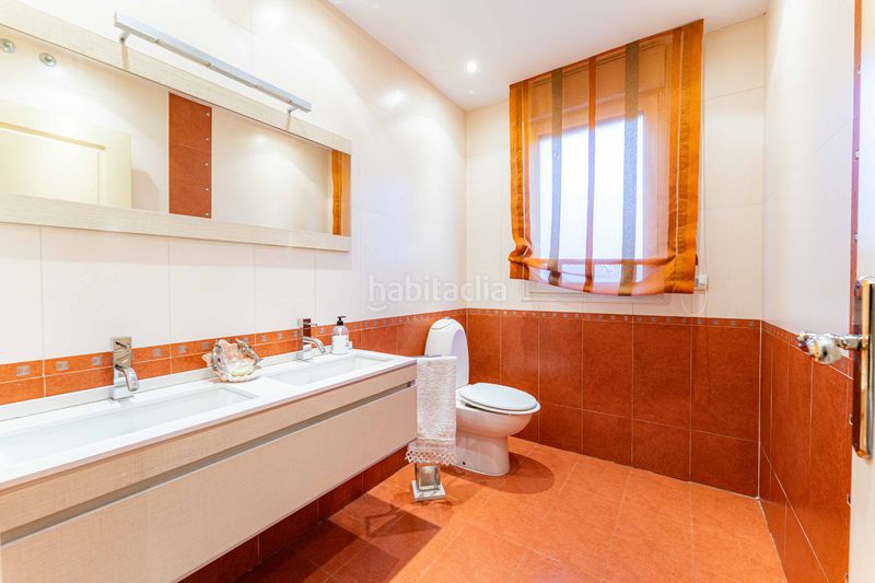 Foto d9f3fa96-4eab-4005-a932-8796fe07404d. Casa amb xemeneia calefacció aparcament piscina a Arroyomolinos
