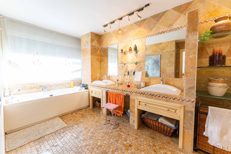 Foto e6c50a6b-9533-4fbb-ad40-3a5d02e15bc5. Casa amb xemeneia calefacció aparcament piscina a Arroyomolinos