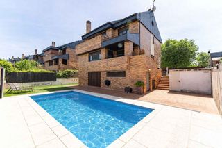 Chalet  Avenida de italia. Maravilloso chalet individual en avd. italia !!