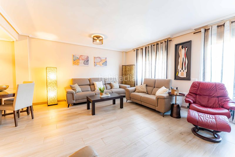 Foto 0dce39d1-160d-4bd1-8c67-95b307cda890. Casa aparellada amb xemeneia calefacció piscina a Arroyomolinos