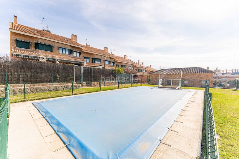 Foto 10373408-2681-4baf-a19c-2e7e24042007. Casa aparellada amb xemeneia calefacció piscina a Arroyomolinos