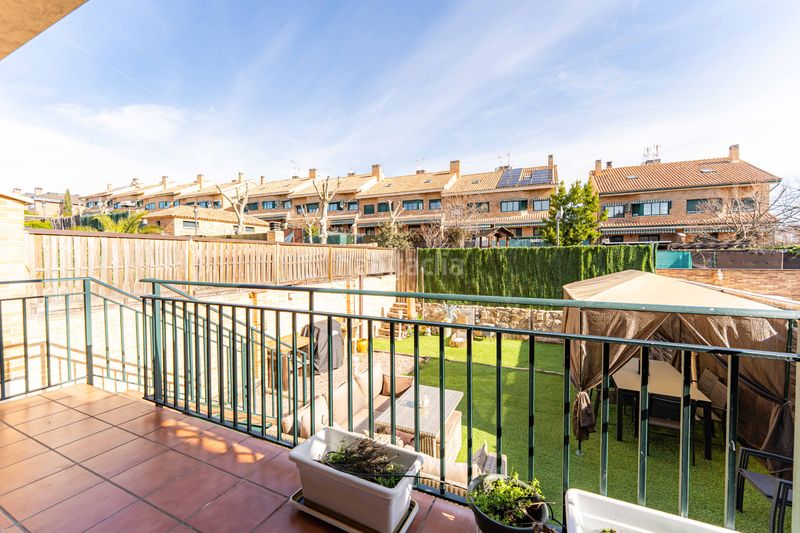 Foto 1c2ab9fd-c12f-4996-87ba-9ed78d5a1698. Casa aparellada amb xemeneia calefacció piscina a Arroyomolinos