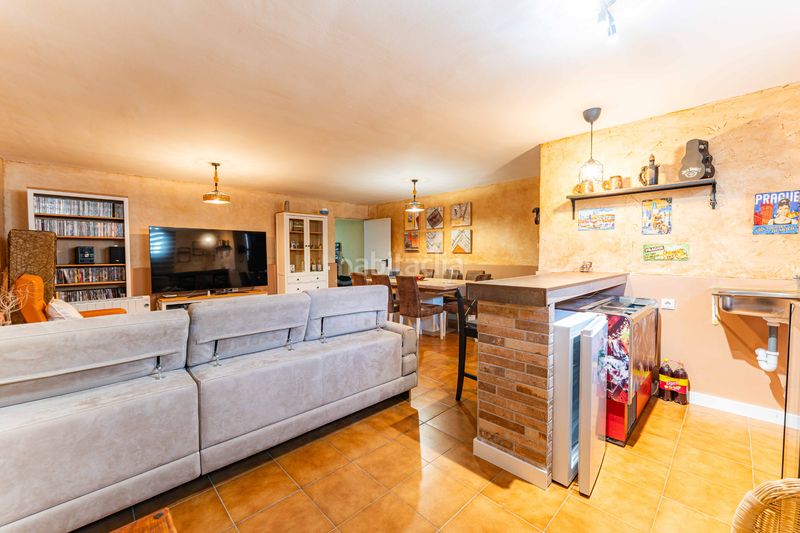 Foto 271627d6-89fc-495a-aa62-bbfe3b20498c. Casa aparellada amb xemeneia calefacció piscina a Arroyomolinos