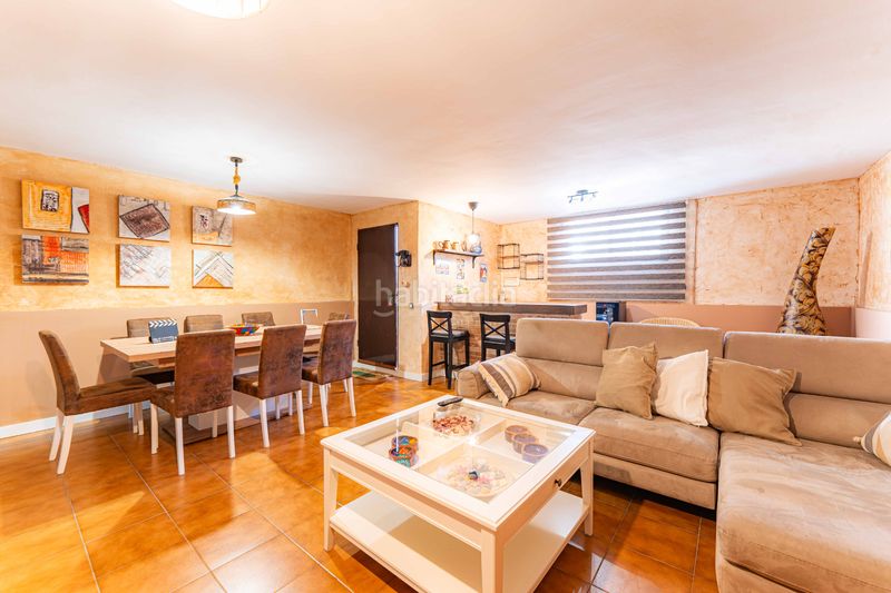 Foto 2f999558-8123-4326-ada6-50d63aff1fe9. Casa aparellada amb xemeneia calefacció piscina a Arroyomolinos