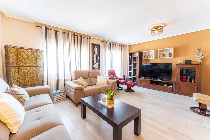 Foto 329dde08-a26f-46bb-a72d-acd535867935. Casa aparellada amb xemeneia calefacció piscina a Arroyomolinos