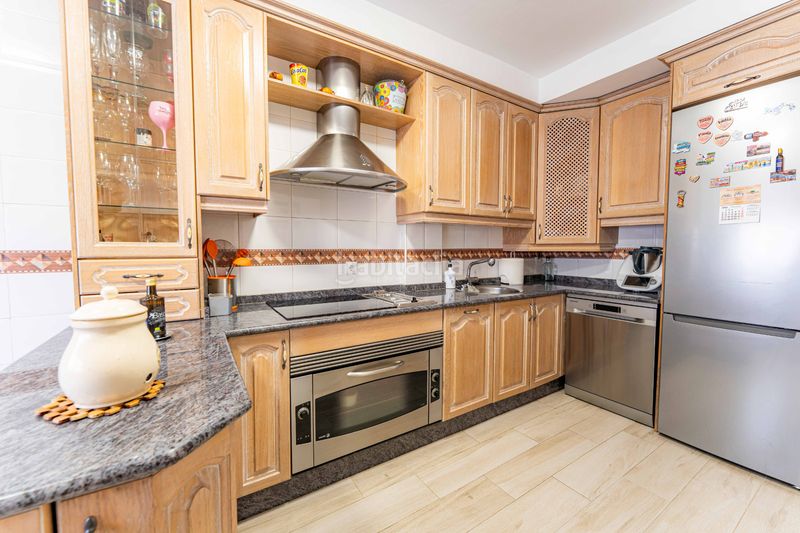 Foto 49d49847-2035-4fdd-b92d-7fd56400bde2. Casa aparellada amb xemeneia calefacció piscina a Arroyomolinos