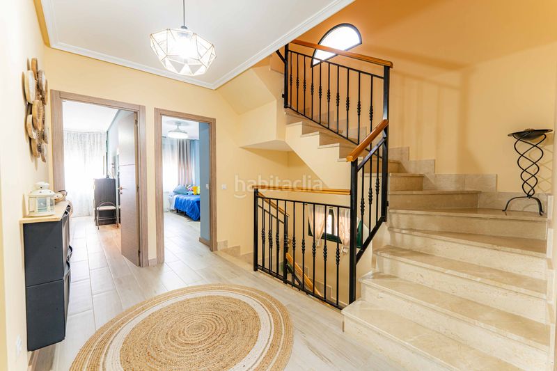 Foto 92973bc7-812d-4cc6-b8ca-f9868e295590. Casa aparellada amb xemeneia calefacció piscina a Arroyomolinos