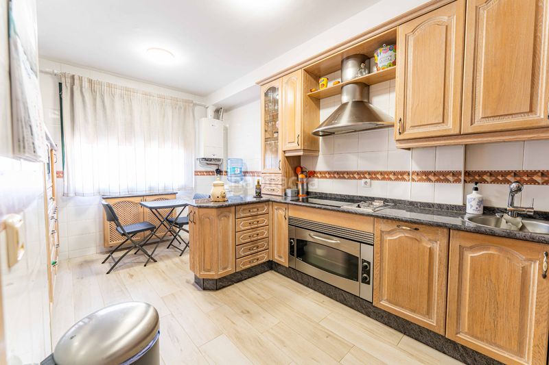 Foto ae1adf5c-c643-4da2-9fe9-97d3ee915db5. Casa aparellada amb xemeneia calefacció piscina a Arroyomolinos