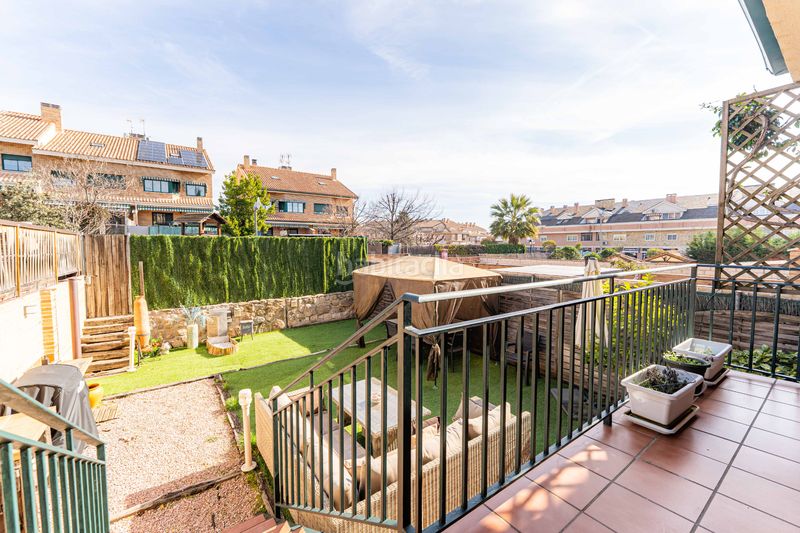 Foto ba5c3c4b-db2e-48b8-8f37-5d12e6fc417b. Casa aparellada amb xemeneia calefacció piscina a Arroyomolinos